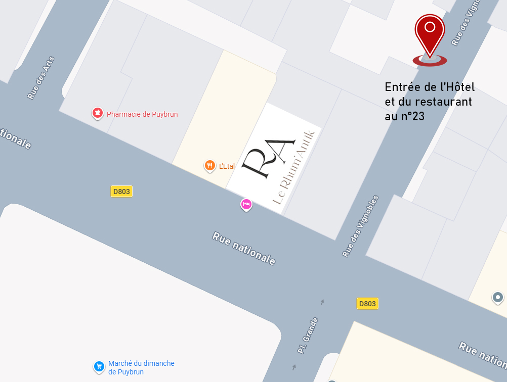 Entrée de l'Hôtel et du restaurant par le n°23 de la rue des Vignobles