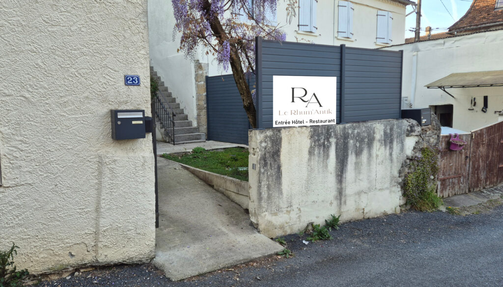 Entrée du Restaurant par le 23 rue des Vignobles